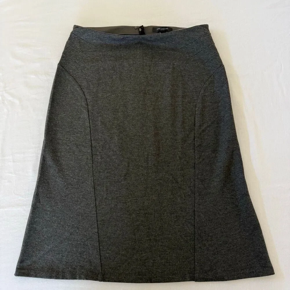 Ann Taylor | Charcoal Gray A-Line Knit Skirt | Size 6 | Rayon Blend